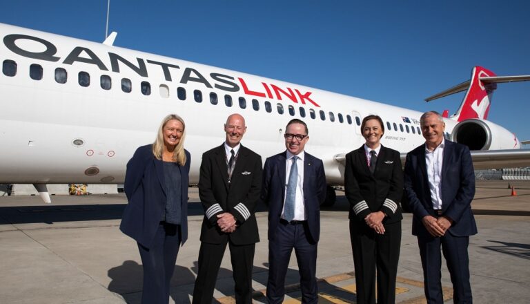 Qantas 717 Departing